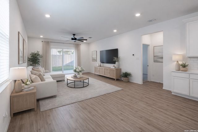 2512 Ayers, Seguin, TX 78155