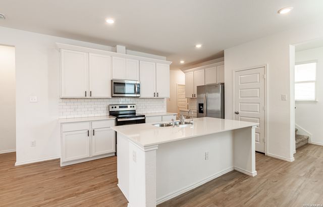 2512 Ayers, Seguin, TX 78155