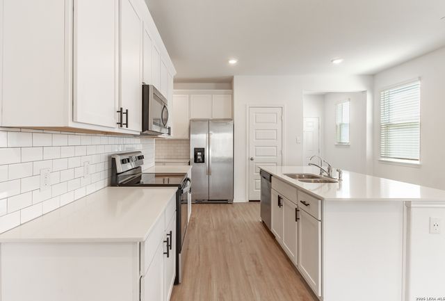 2512 Ayers, Seguin, TX 78155