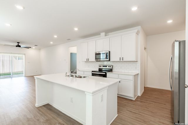 2512 Ayers, Seguin, TX 78155