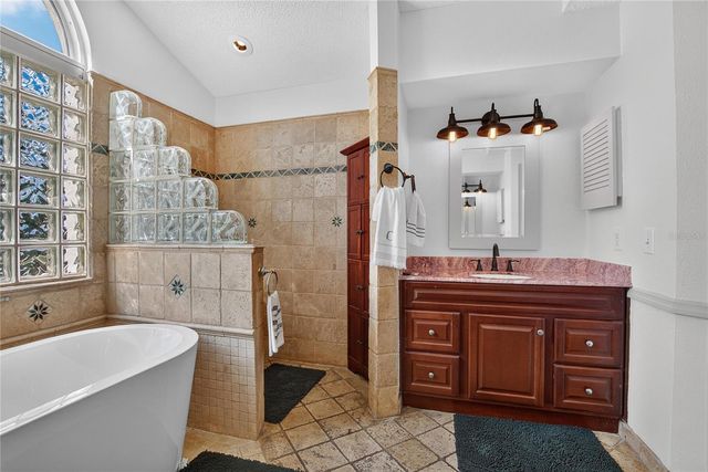2010 RIVER PARK COURT, Valrico, FL 33596