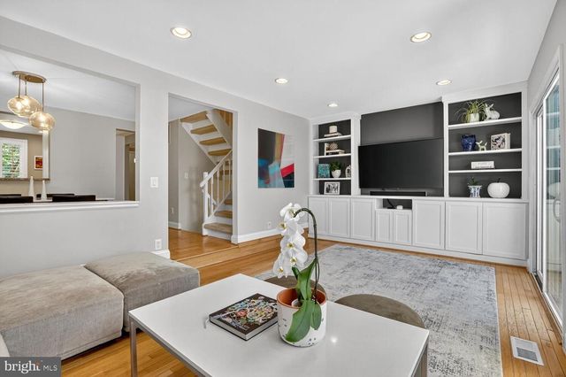 2922 BRIDGEHAMPTON CT, Falls Church, VA 22042