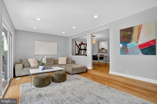 2922 BRIDGEHAMPTON CT, Falls Church, VA 22042