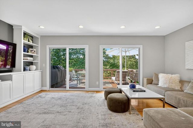 2922 BRIDGEHAMPTON CT, Falls Church, VA 22042