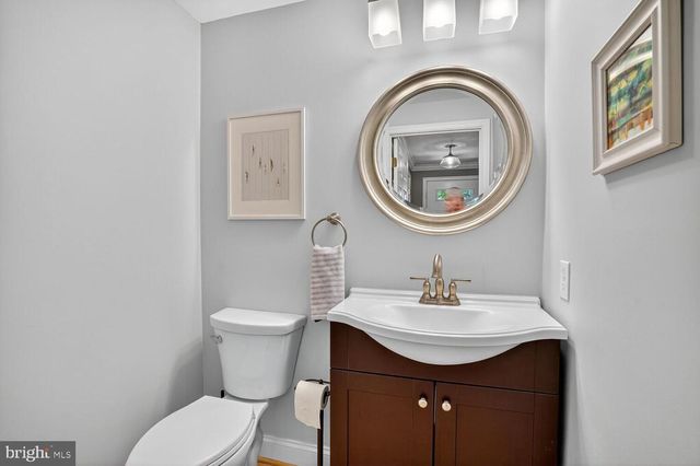 2922 BRIDGEHAMPTON CT, Falls Church, VA 22042