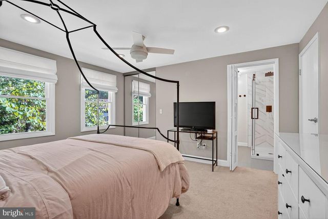 2922 BRIDGEHAMPTON CT, Falls Church, VA 22042