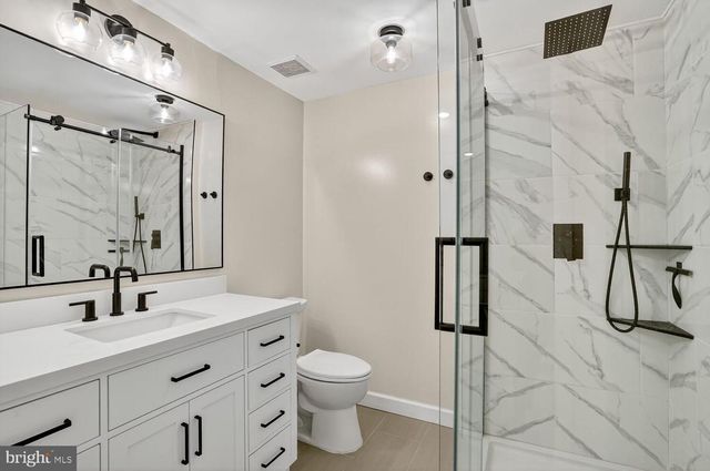 2922 BRIDGEHAMPTON CT, Falls Church, VA 22042