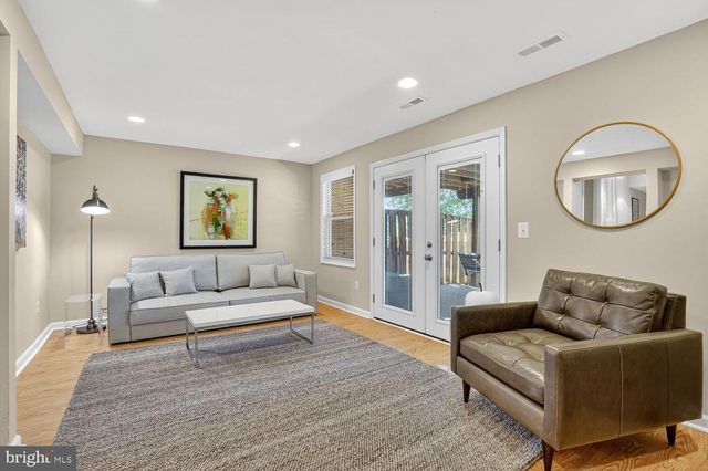 2922 BRIDGEHAMPTON CT, Falls Church, VA 22042