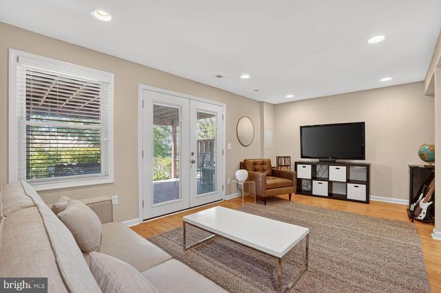 2922 BRIDGEHAMPTON CT, Falls Church, VA 22042