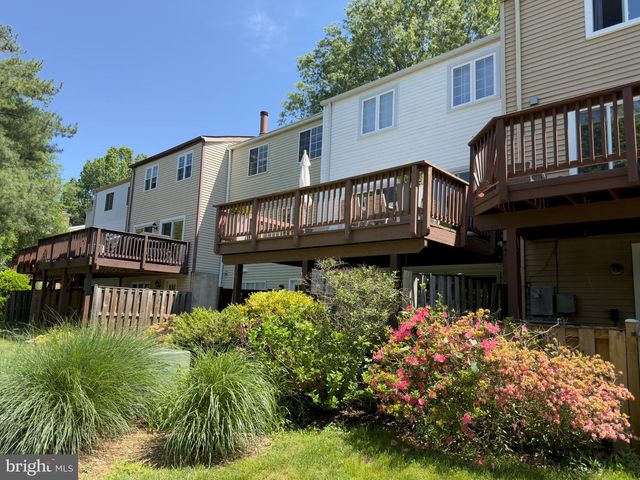 2922 BRIDGEHAMPTON CT, Falls Church, VA 22042