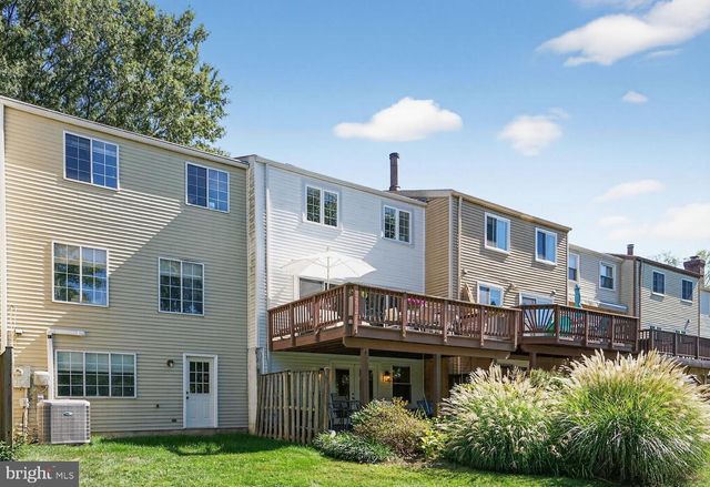 2922 BRIDGEHAMPTON CT, Falls Church, VA 22042