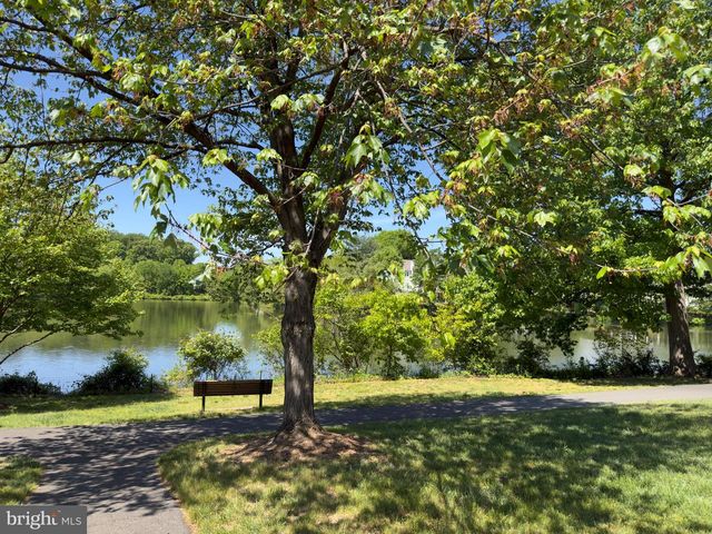 2922 BRIDGEHAMPTON CT, Falls Church, VA 22042