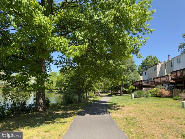 2922 BRIDGEHAMPTON CT, Falls Church, VA 22042