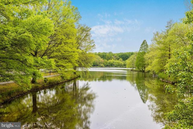 2922 BRIDGEHAMPTON CT, Falls Church, VA 22042