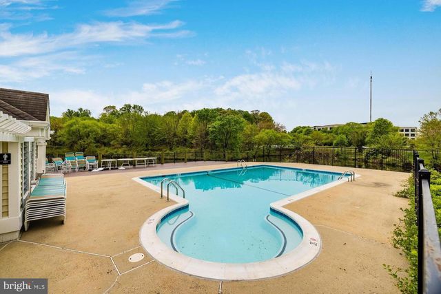 2922 BRIDGEHAMPTON CT, Falls Church, VA 22042