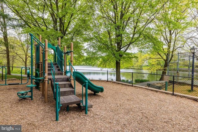 2922 BRIDGEHAMPTON CT, Falls Church, VA 22042