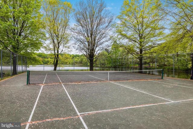2922 BRIDGEHAMPTON CT, Falls Church, VA 22042
