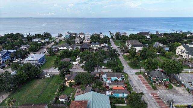 507 8th Street, Kemah, TX 77565