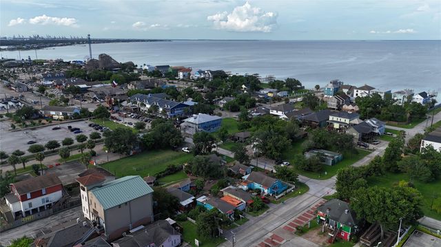 507 8th Street, Kemah, TX 77565