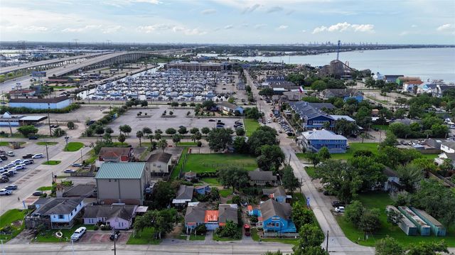 507 8th Street, Kemah, TX 77565