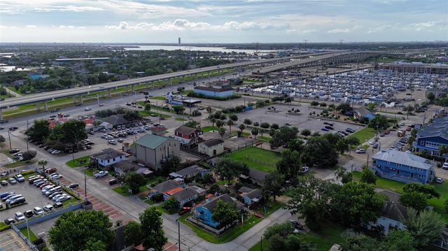 507 8th Street, Kemah, TX 77565