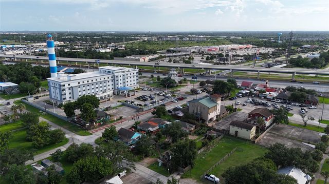 507 8th Street, Kemah, TX 77565