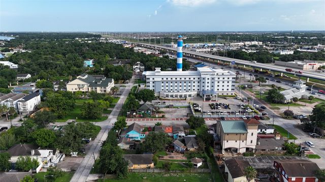 507 8th Street, Kemah, TX 77565