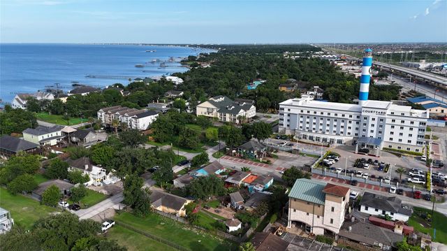 507 8th Street, Kemah, TX 77565