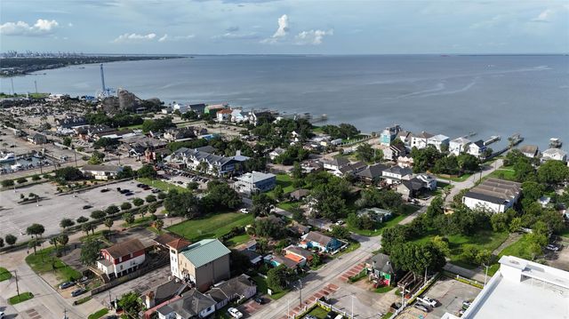 507 8th Street, Kemah, TX 77565