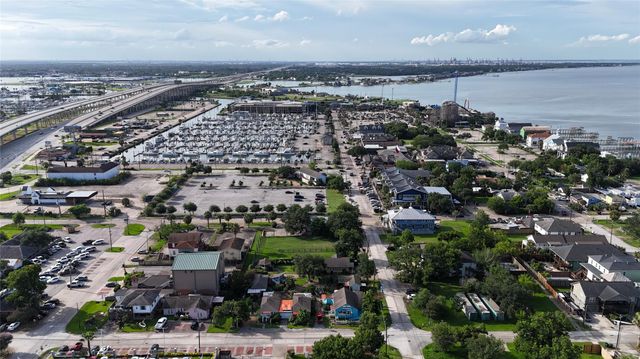 507 8th Street, Kemah, TX 77565