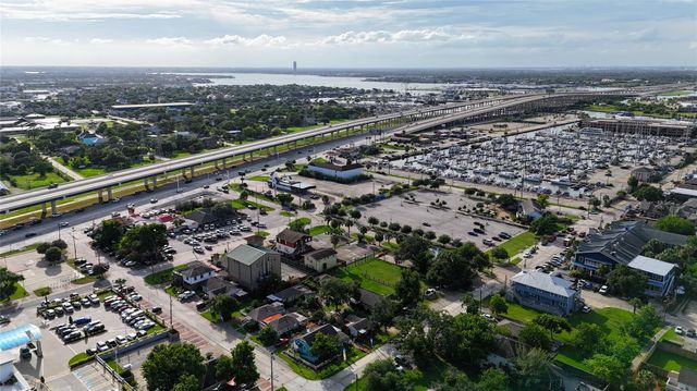 507 8th Street, Kemah, TX 77565