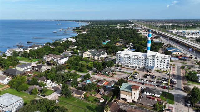 507 8th Street, Kemah, TX 77565