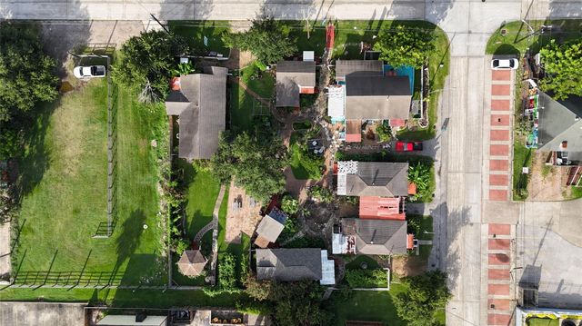 507 8th Street, Kemah, TX 77565