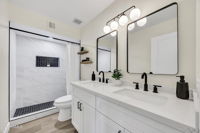 5747 N 67TH Drive, Glendale, AZ 85303