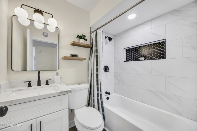 5747 N 67TH Drive, Glendale, AZ 85303