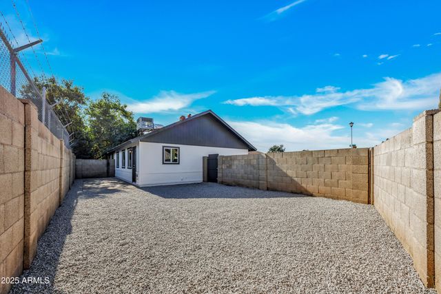 5747 N 67TH Drive, Glendale, AZ 85303