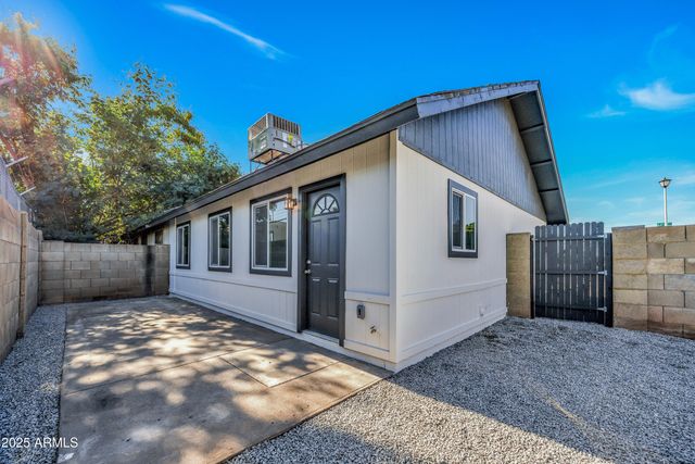 5747 N 67TH Drive, Glendale, AZ 85303