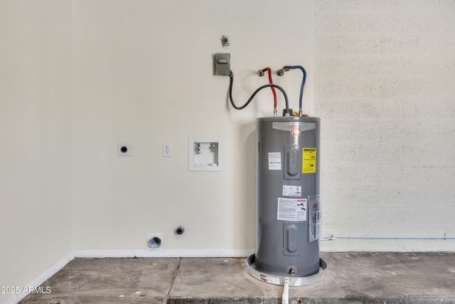 5747 N 67TH Drive, Glendale, AZ 85303