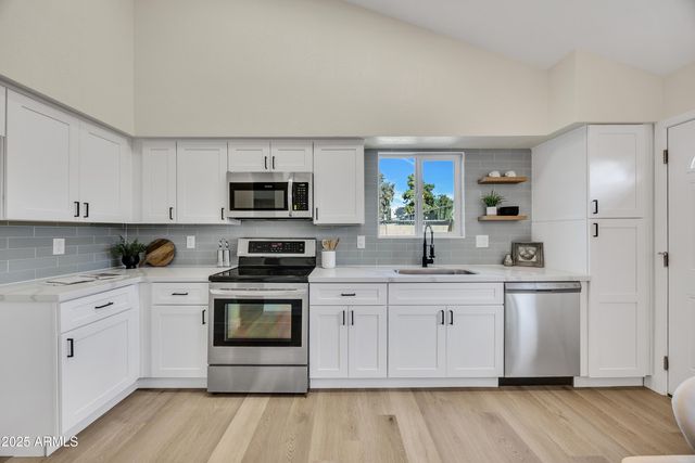 5747 N 67TH Drive, Glendale, AZ 85303