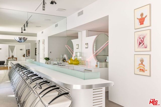 520 W Via Lola, Palm Springs, CA 92262