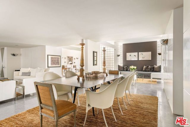 520 W Via Lola, Palm Springs, CA 92262