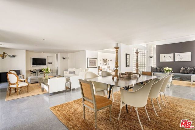 520 W Via Lola, Palm Springs, CA 92262