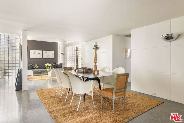 520 W Via Lola, Palm Springs, CA 92262