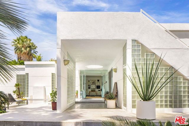 520 W Via Lola, Palm Springs, CA 92262