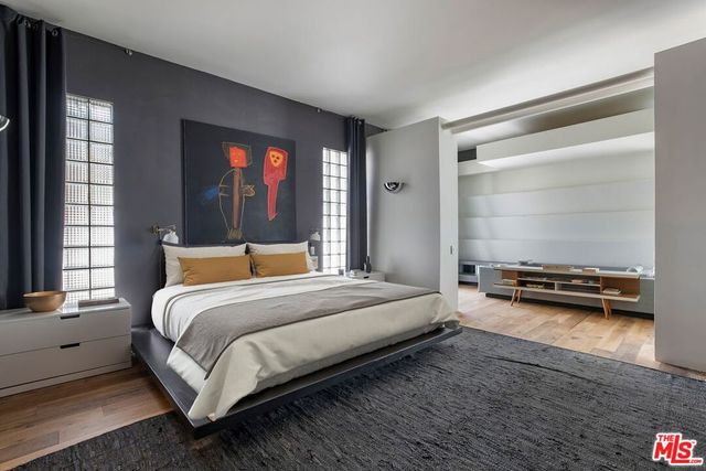 520 W Via Lola, Palm Springs, CA 92262