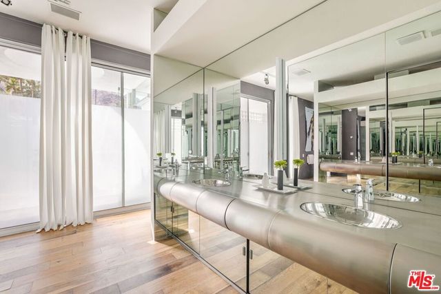 520 W Via Lola, Palm Springs, CA 92262