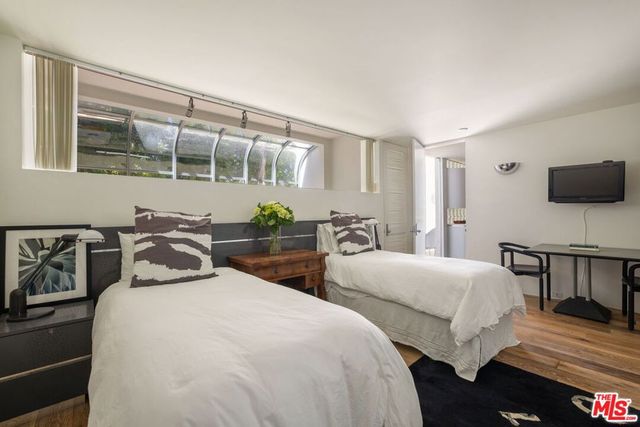 520 W Via Lola, Palm Springs, CA 92262