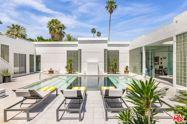 520 W Via Lola, Palm Springs, CA 92262