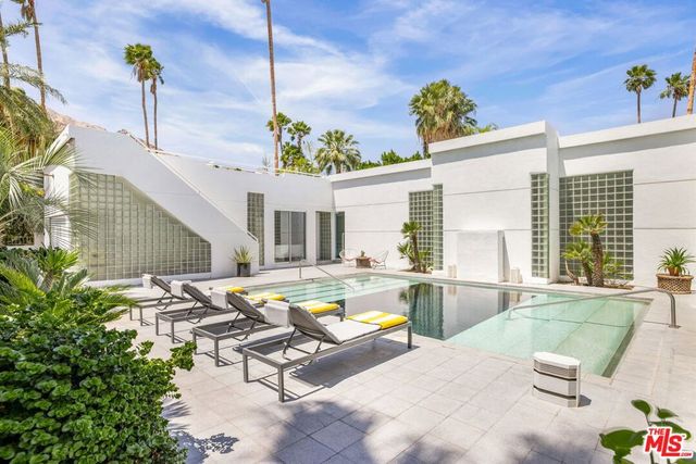 520 W Via Lola, Palm Springs, CA 92262