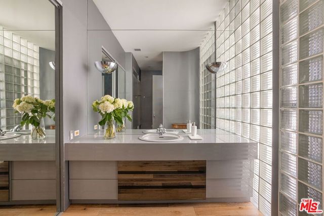 520 W Via Lola, Palm Springs, CA 92262